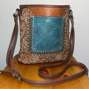Montana West Concealed carry Crossbody Brown and Teal Embroidered Women's Bag tq
